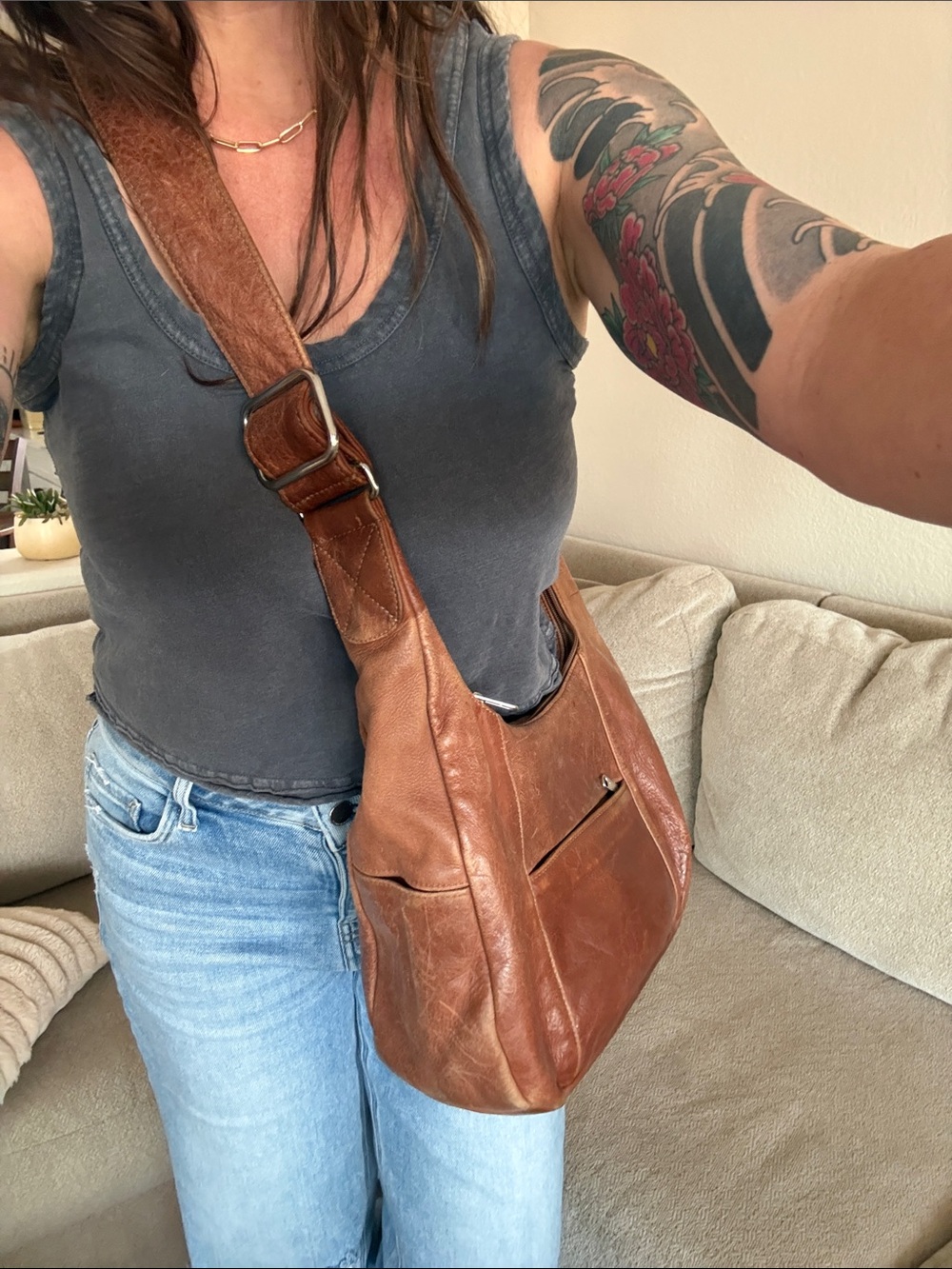 Everyday Leather Hobo Shoulder Bag in Brown - Picture 5 of 5